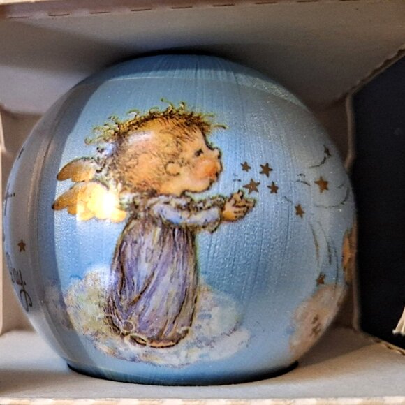 Vintage 1984 Unbreakable Hallmark Keepsake satin ornament “A Christmas Prayer - Picture 4 of 6